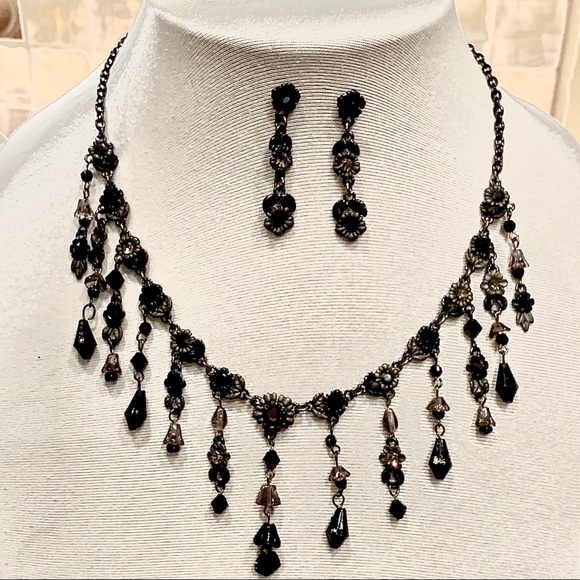 Jewelry - XSOLDX Matching Crystal Necklace & Earrings Set